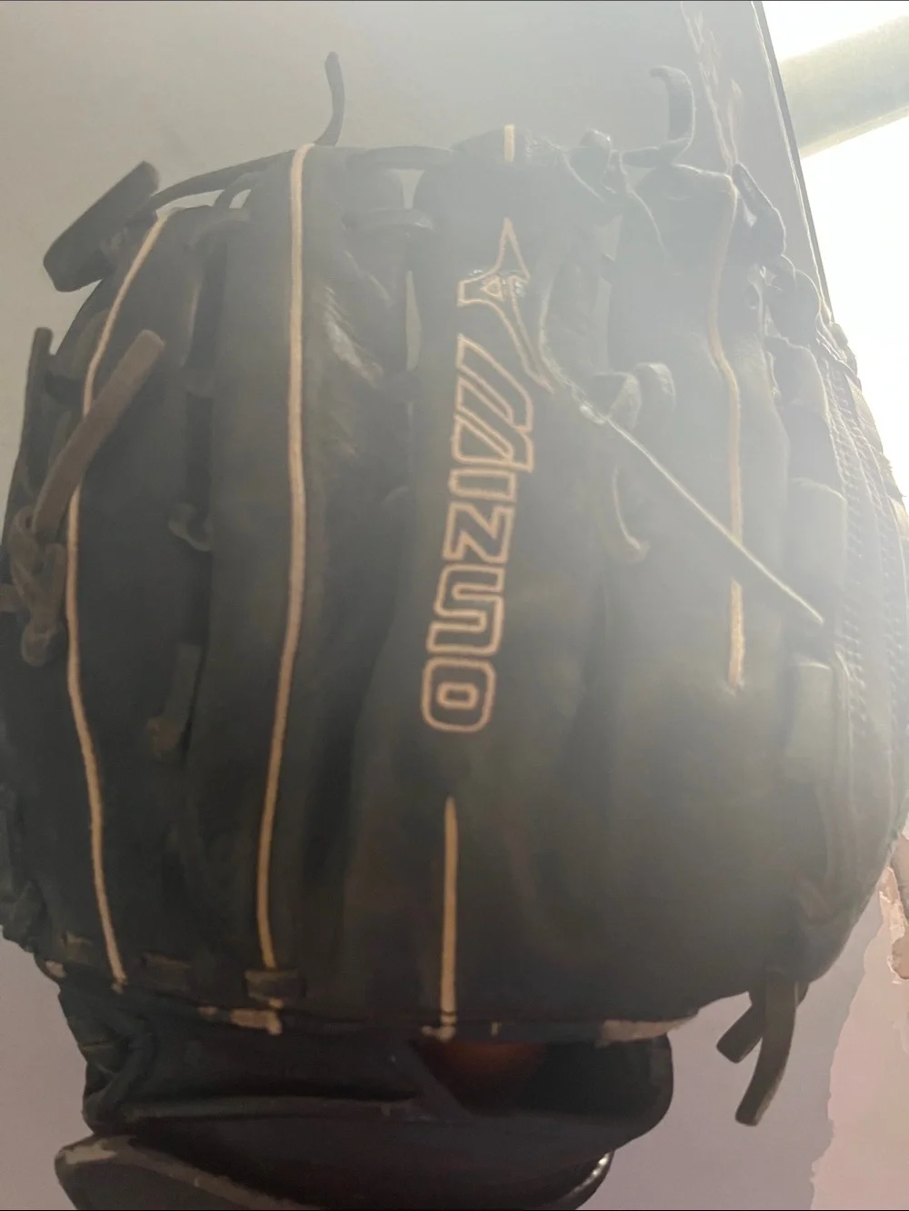 MIZUNO Baseball mitt white AND Black